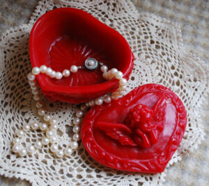 Beeswax Trinket Box in RED